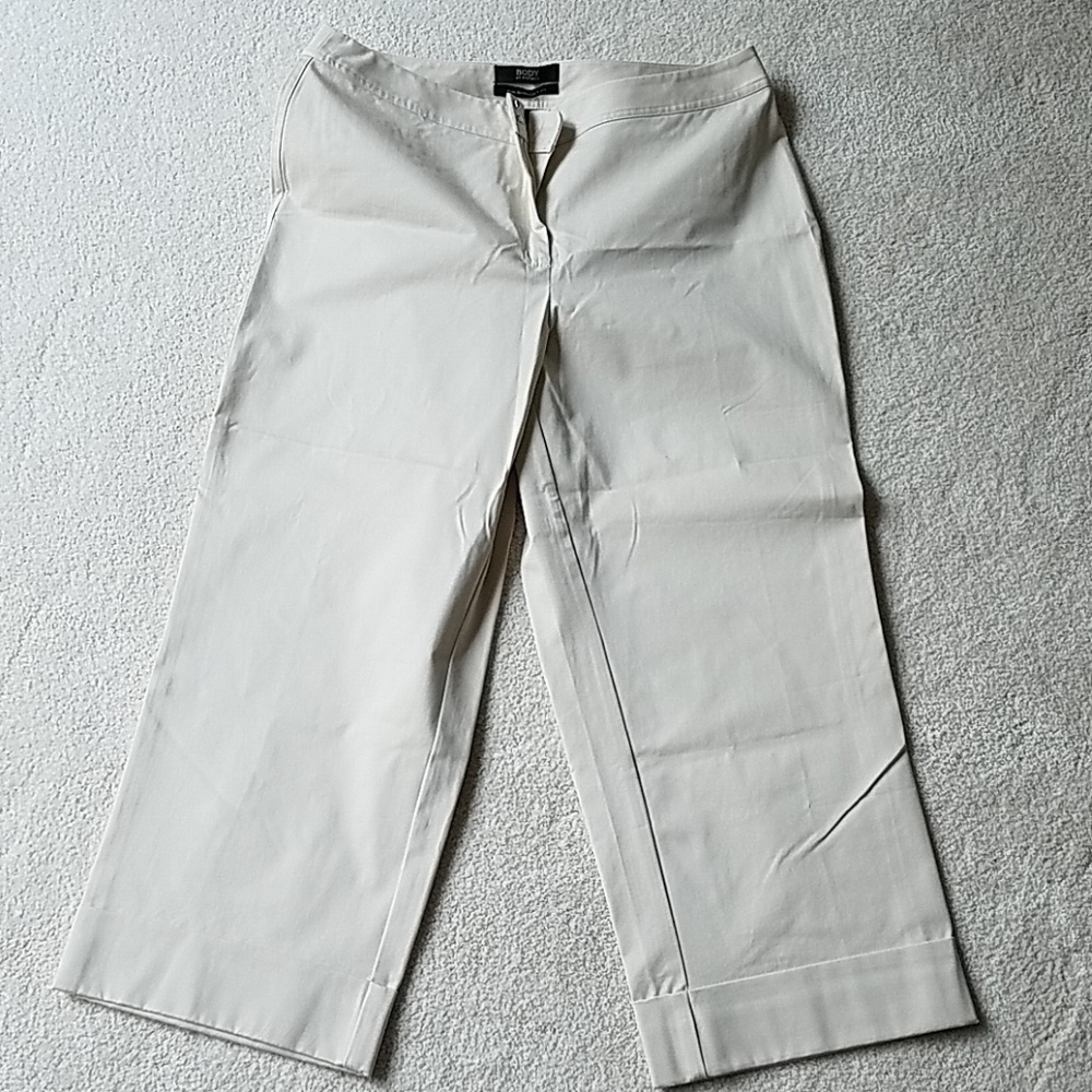 NWOT. Wide leg cropped pants - Picture 2 of 11